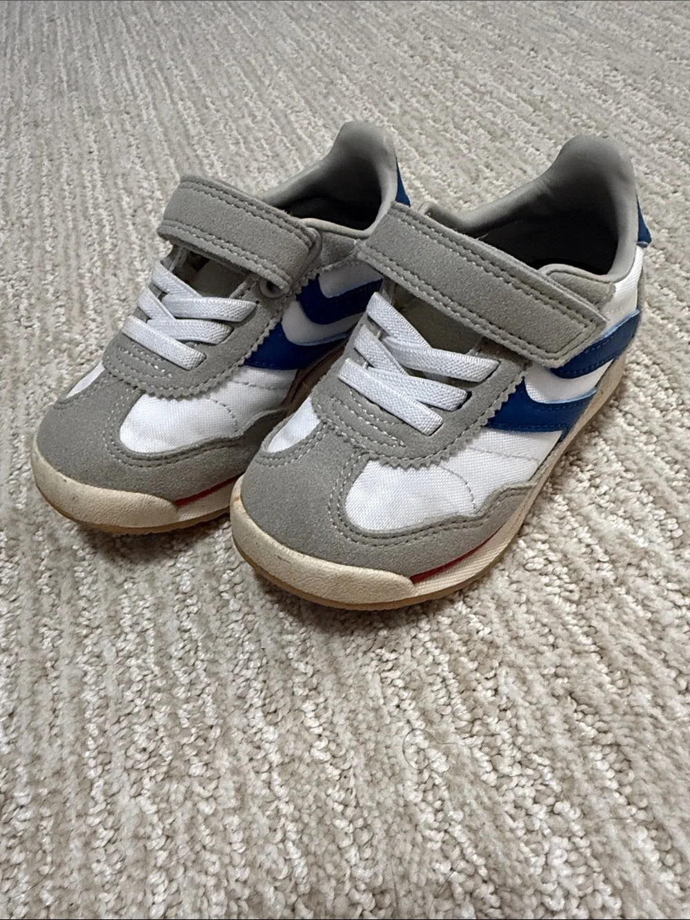wonder nation Grey, White & Blue Kids Sneakers with Red Accent